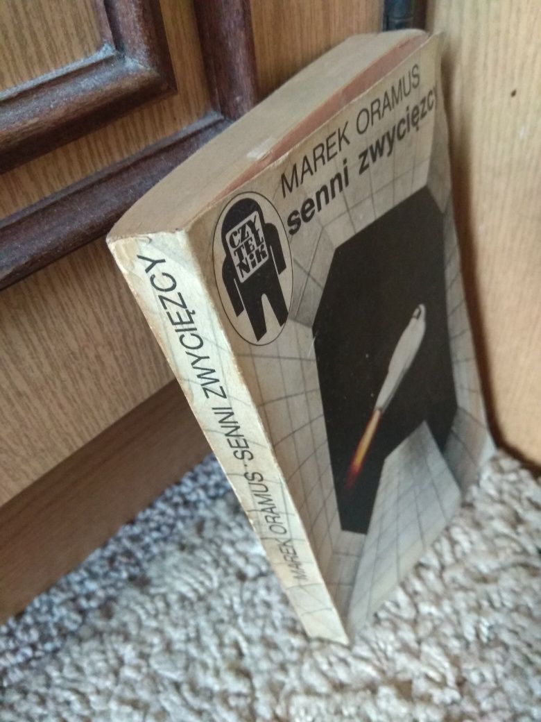 Senni Zwycięzcy, Marek Oramus, science-fiction