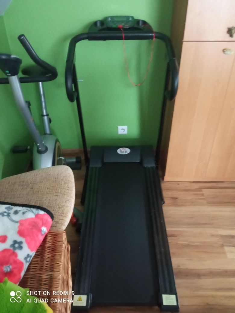 Bieżnia  elektryczna Homcom uszkodzona