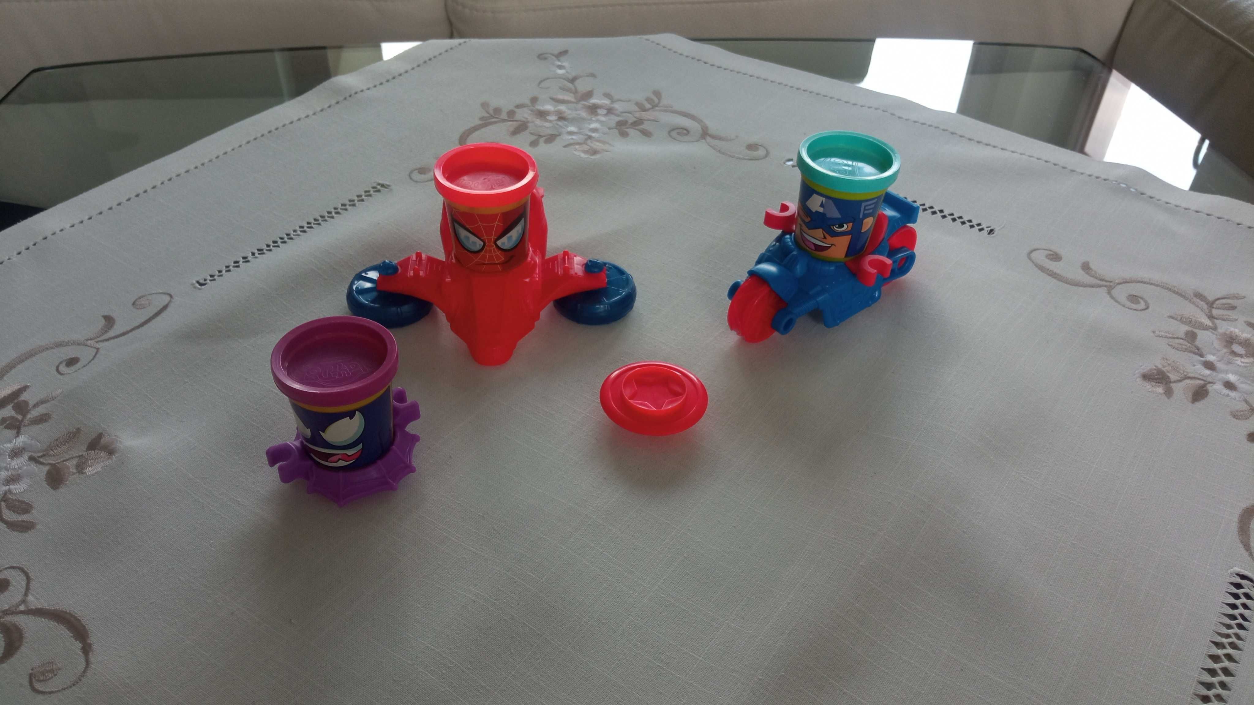 Zestaw Hasbro Play-Doh Marvel Pojedynek Superbohaterów