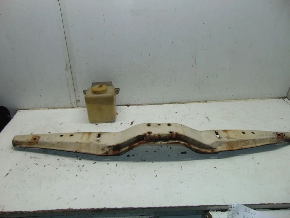 Renault 4F/4L travessa/Depósito água