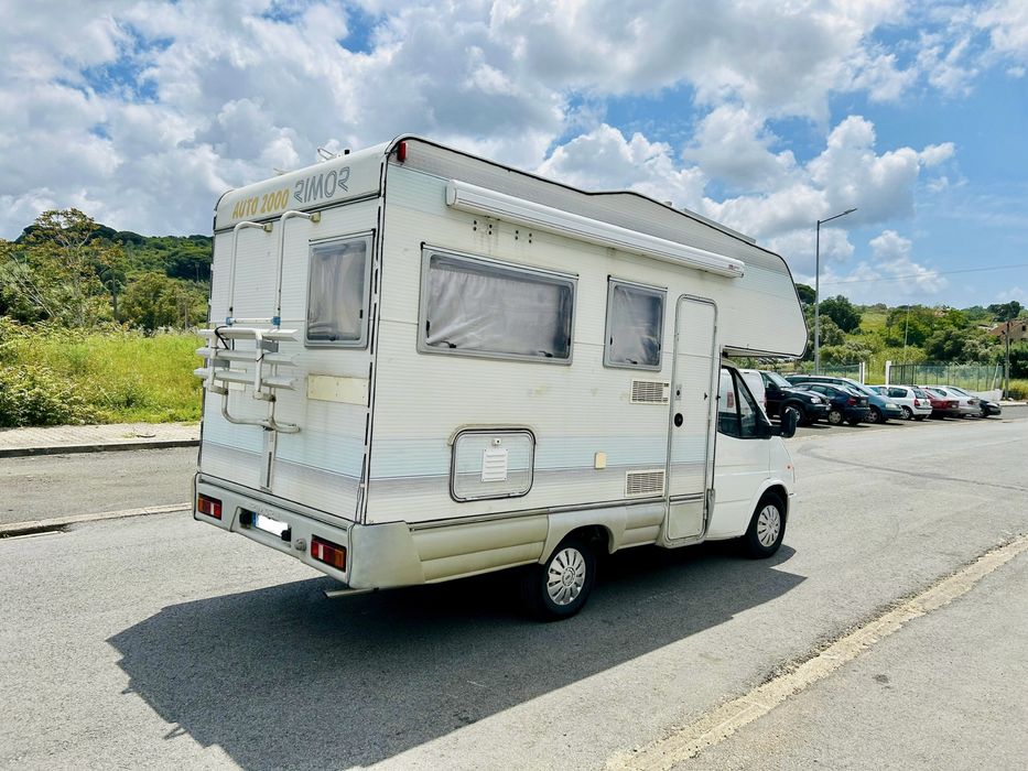 Autocaravana Ford Rimor 6 lugares de dormida e livrete
