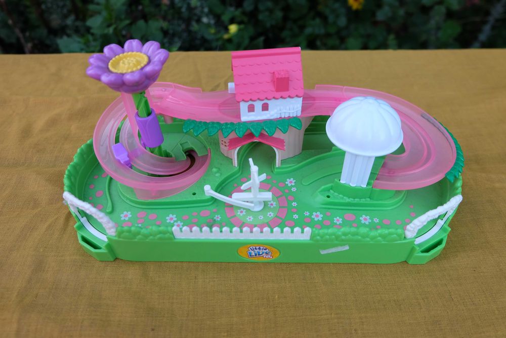 Biedronkowy ogróg domek biedronka Cobi Little Live Pets