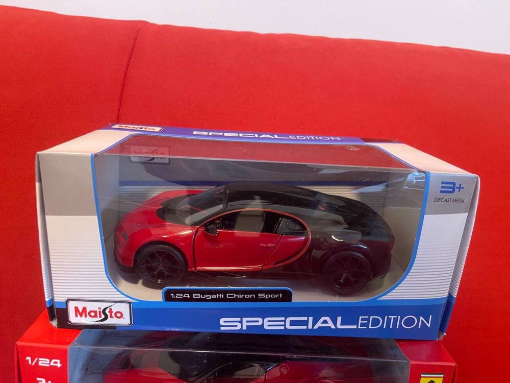 Buggati Chiron Chevrolet Corvette 1:24 Maisto модели машинки