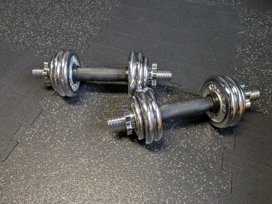 Hantle chromowane w walizce