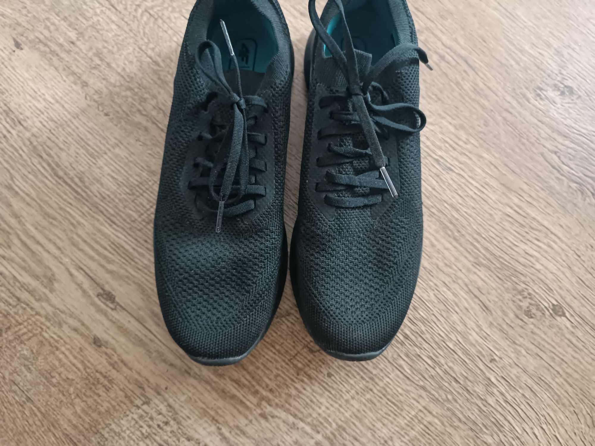 Buty sportowe firmy 4F