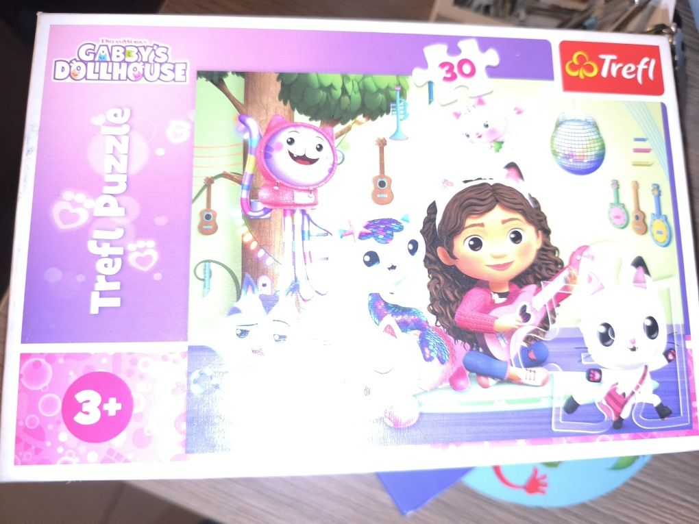 Puzzle 30 elementów koci domek Gabi