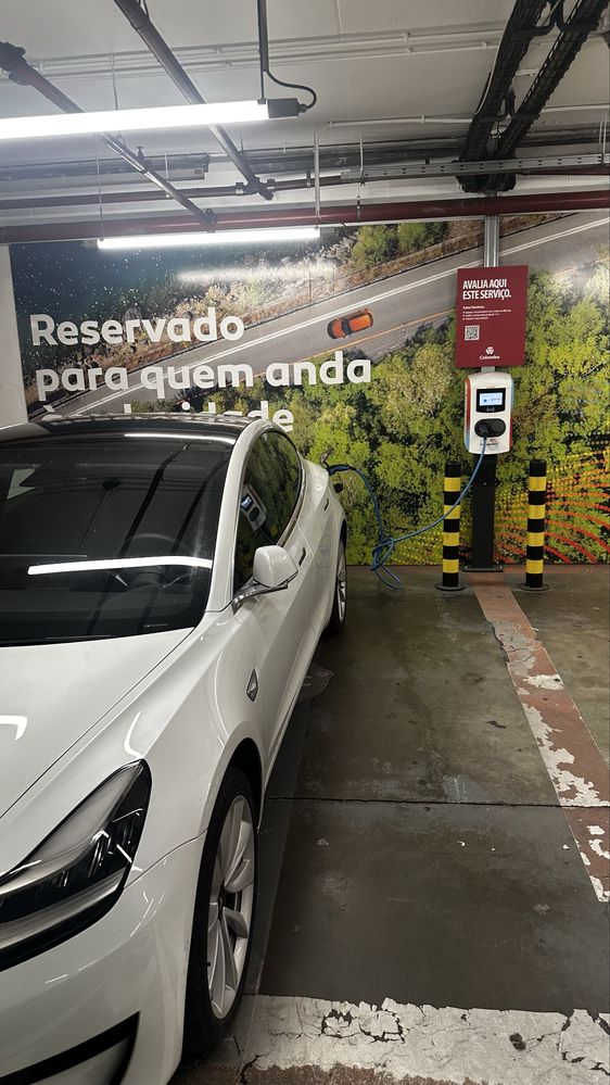 Tesla model 3 - lisboa