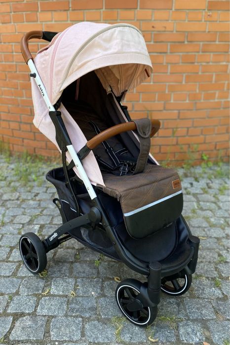 Прогулянкова коляска - Carrello Astra