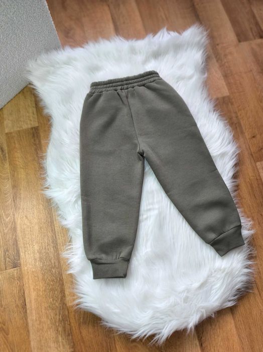 Костюм кольору хакі