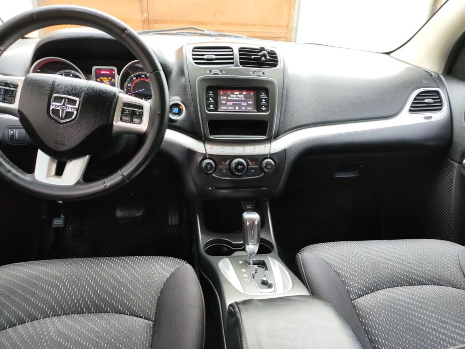 Продам Додж в отличном состоянии 7 мест