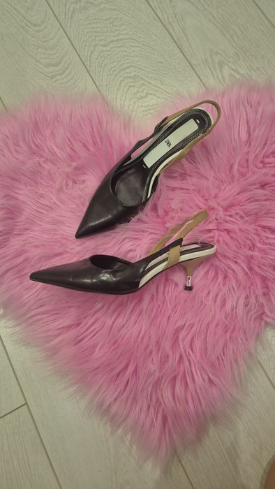 Босоніжки  zara з гострим носом