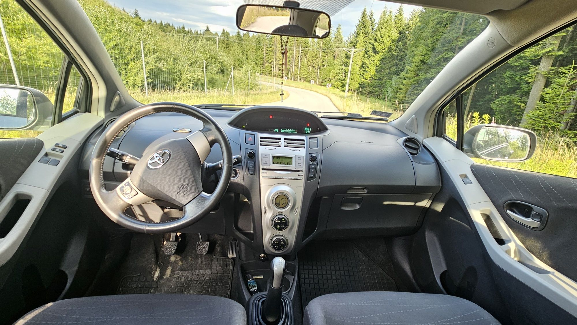 TOYOTA YARIS 1.0 2005r