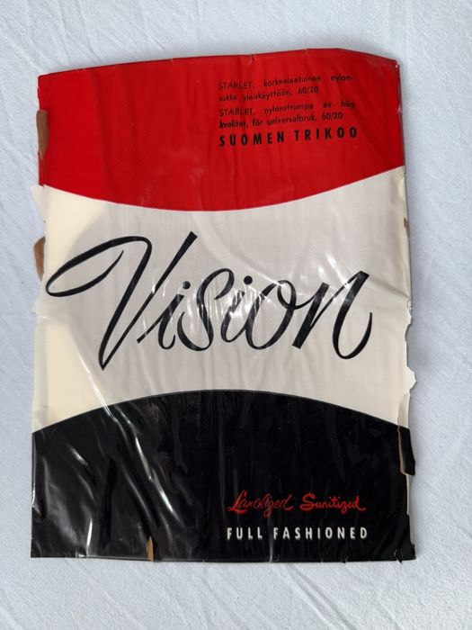 Pończochy nylonowe że szwem