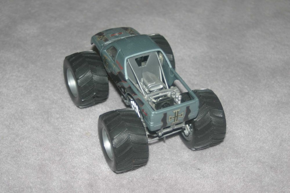 1:24   Hot Wheels Monster Truck Triple H WWE 2004