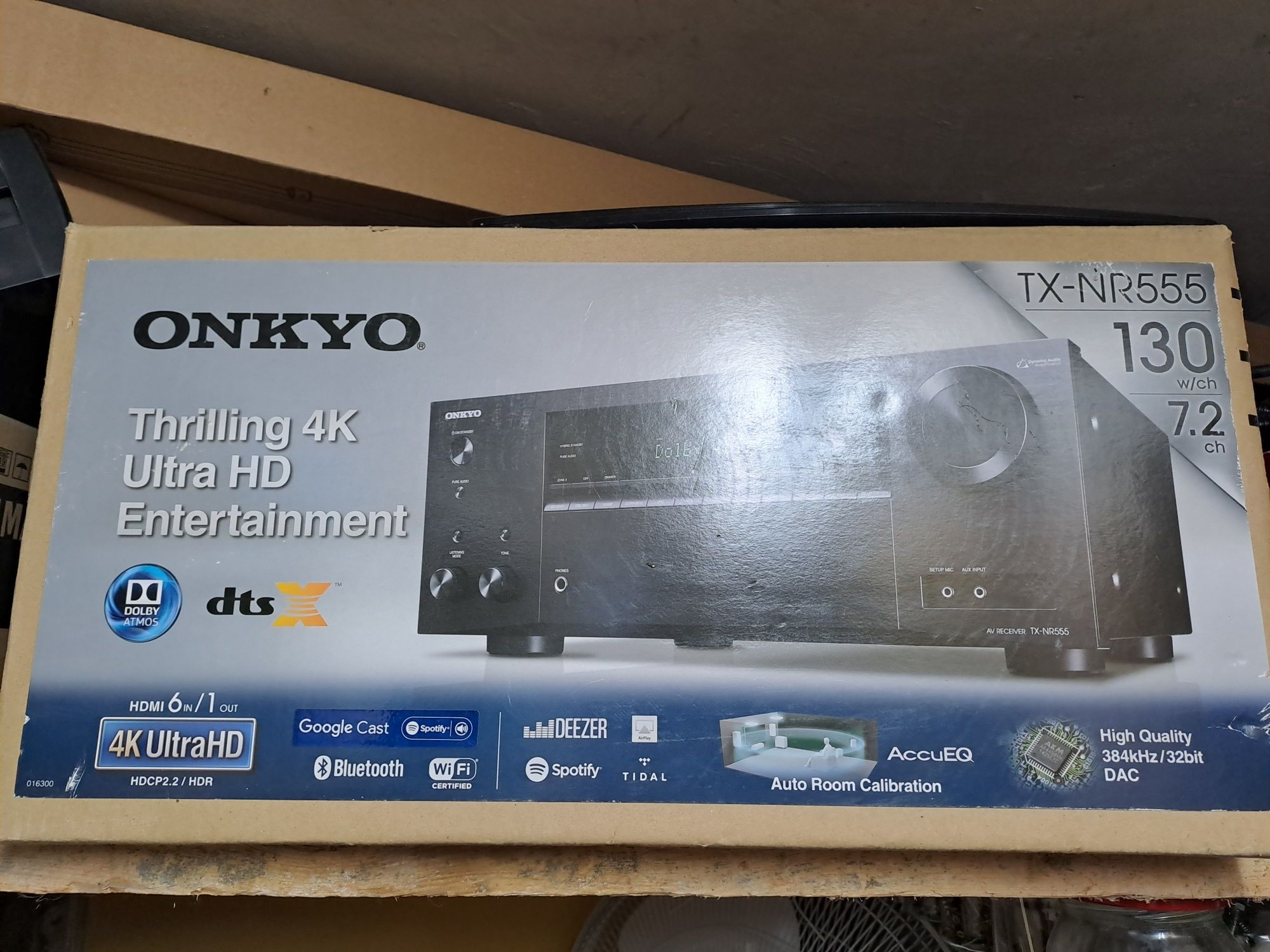 Amplituner onkyo 555