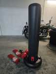 Vendo luvas,caneleiras e saco de boxe completo