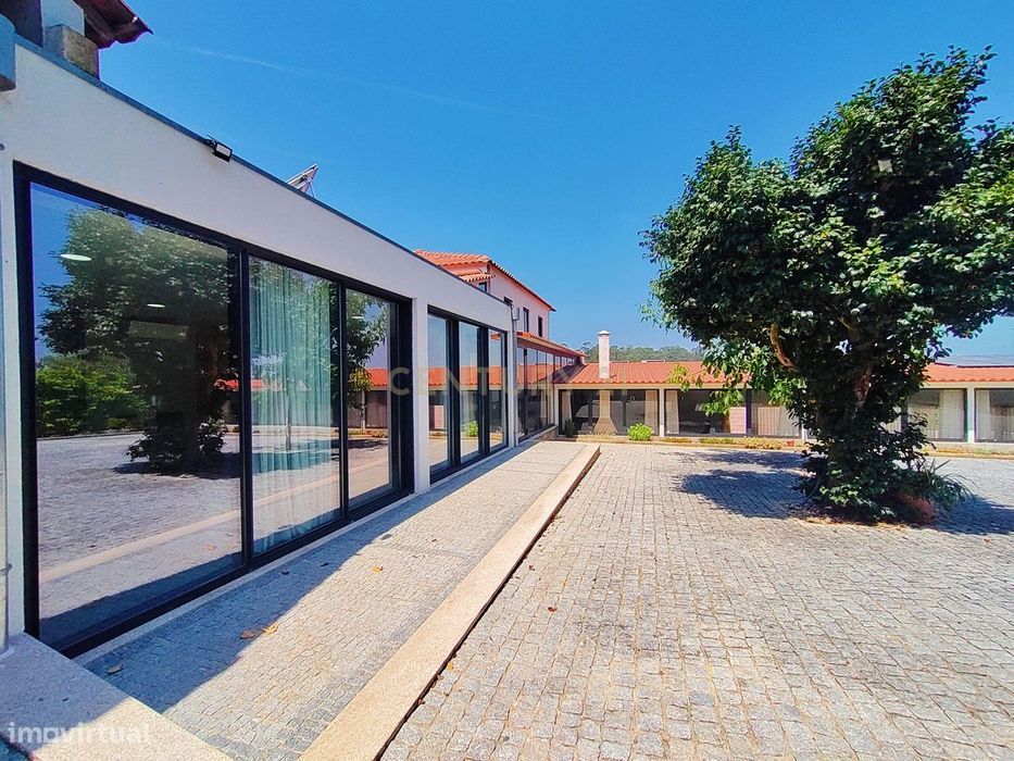 Propriedade Rural em Arcos, Vila do Conde com Amplo Jardim, árvores de