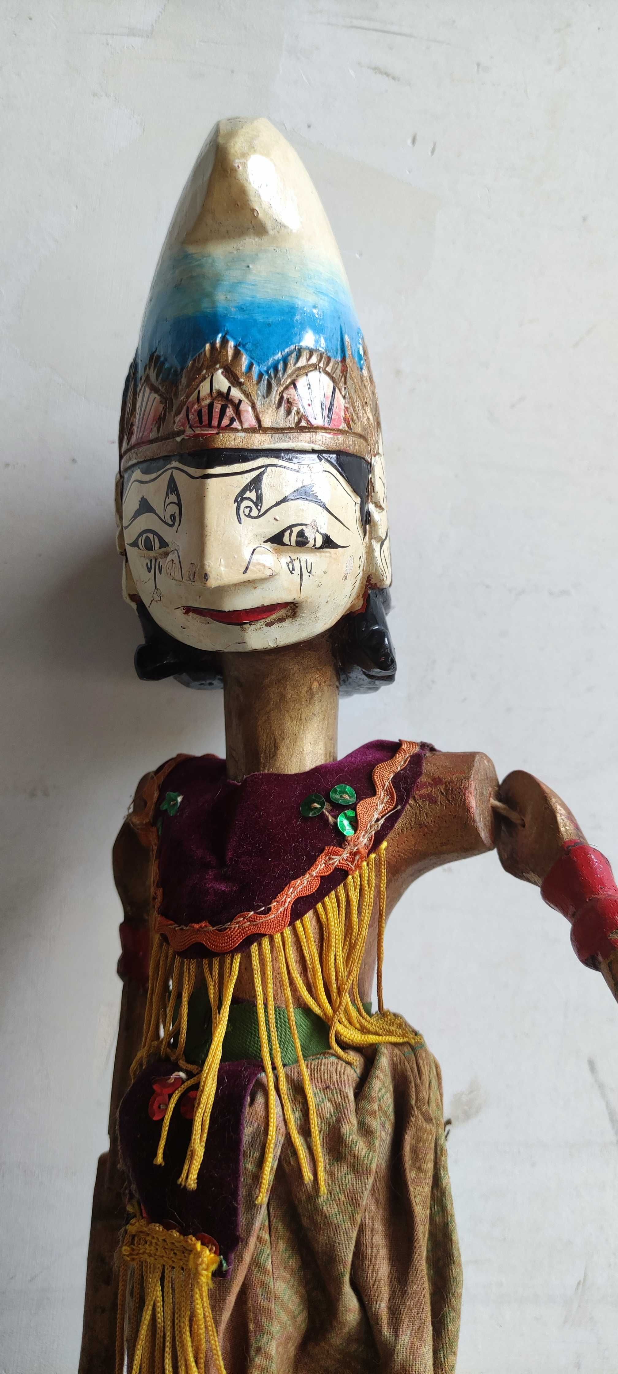 Antyczna lalka teatralna Wayang golek