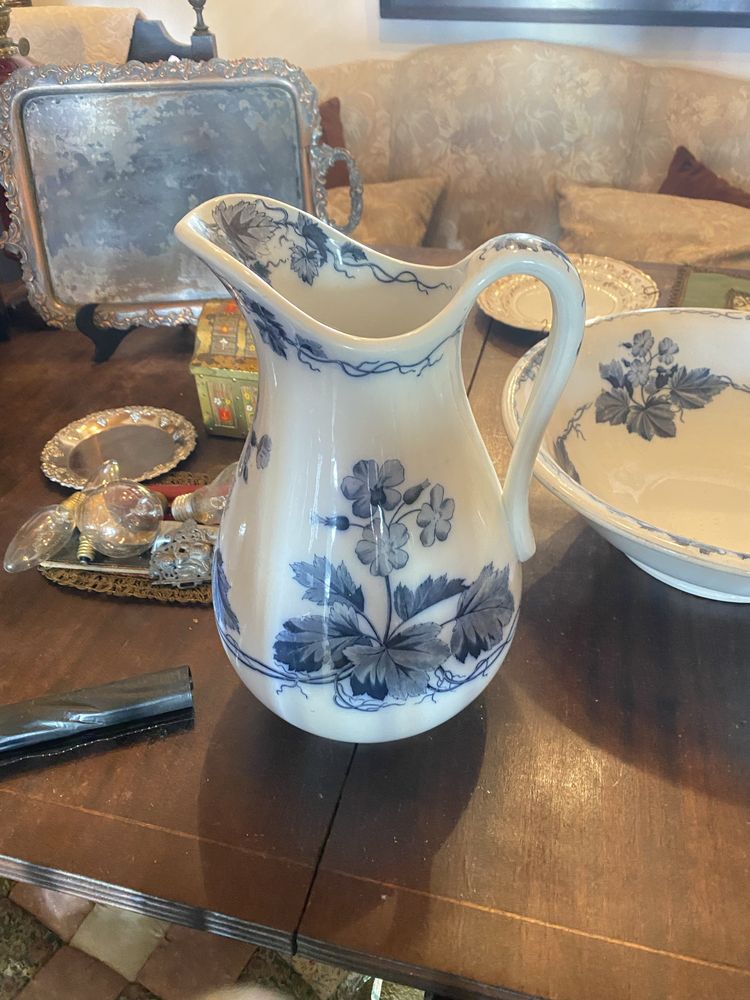 Jarro e Bacia Antigos – Faiança Floral Azul