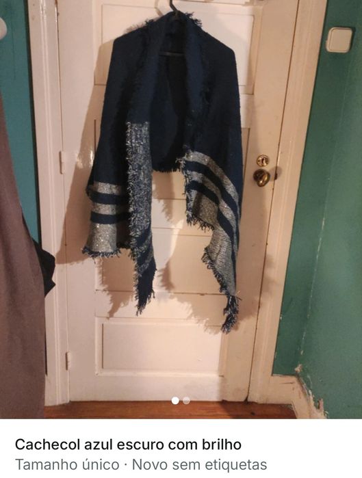 Cachecóis várias cores, ponchos e luvas