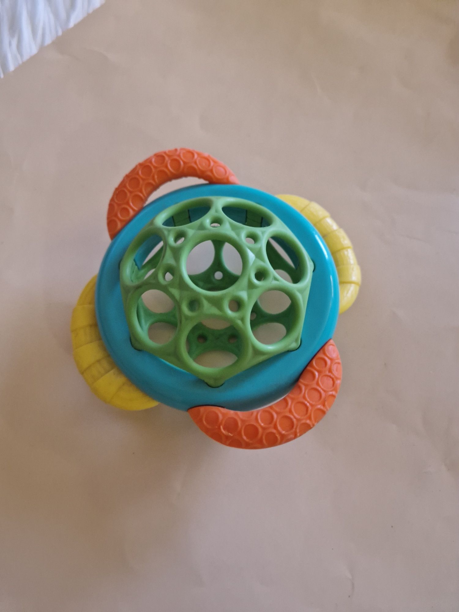Gryzak na ząbkowanie Oball plastik gryzak dla niemowląt