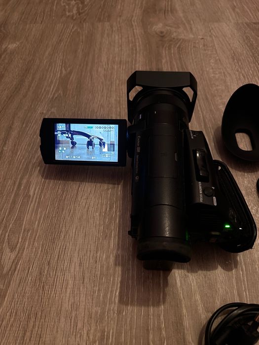 Sony FDR-AX700 4K + 3 Baterias + Cartão 32 GB + Caixa