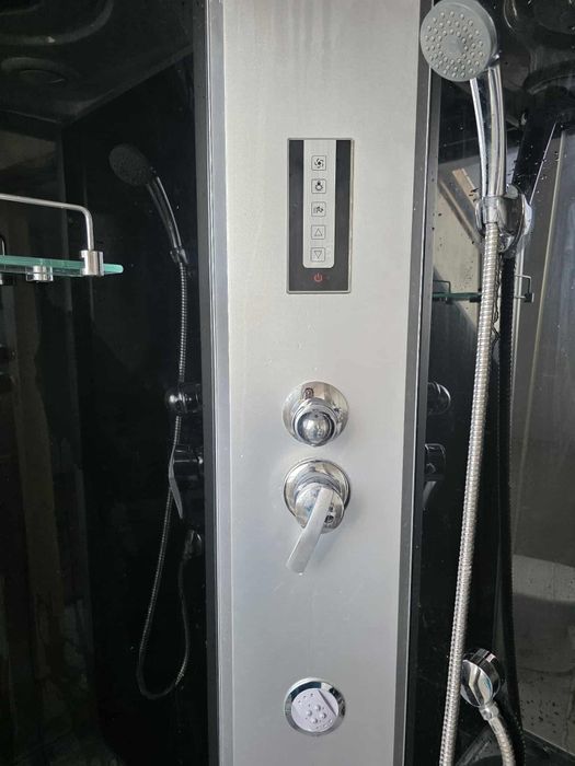 Kabina z hydromasażem i radiem