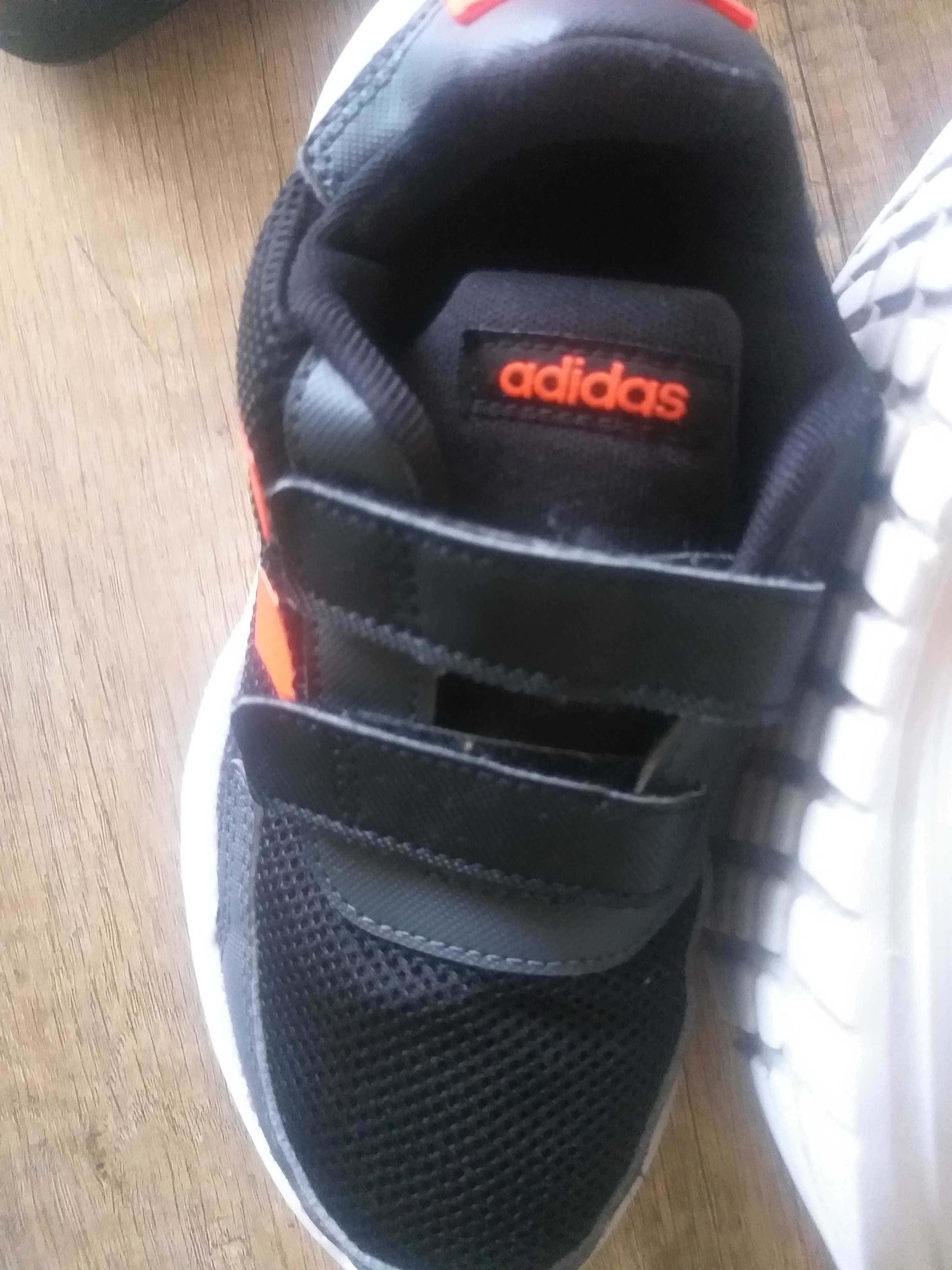 Кроссовки Adidas 33-34 ,б-у.