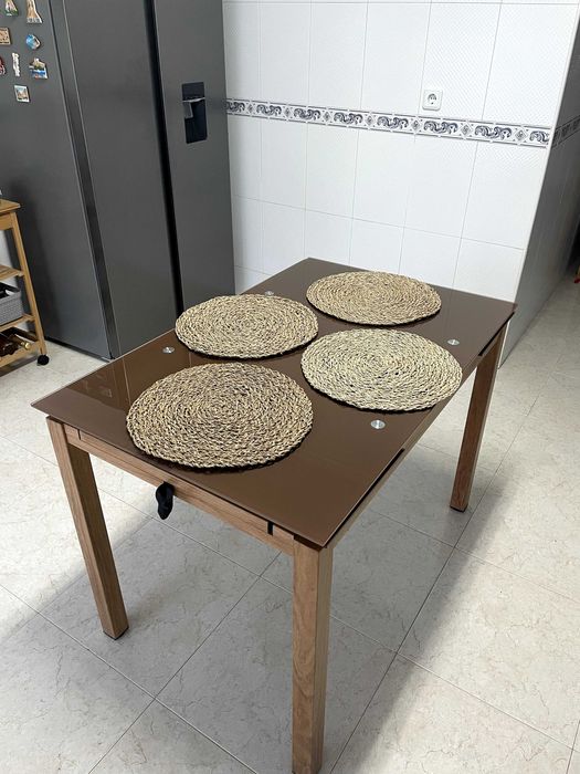 Mesa Extensível 6 lugares - Vidro Temperado