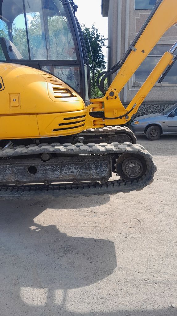 Мініекскаватор JCB