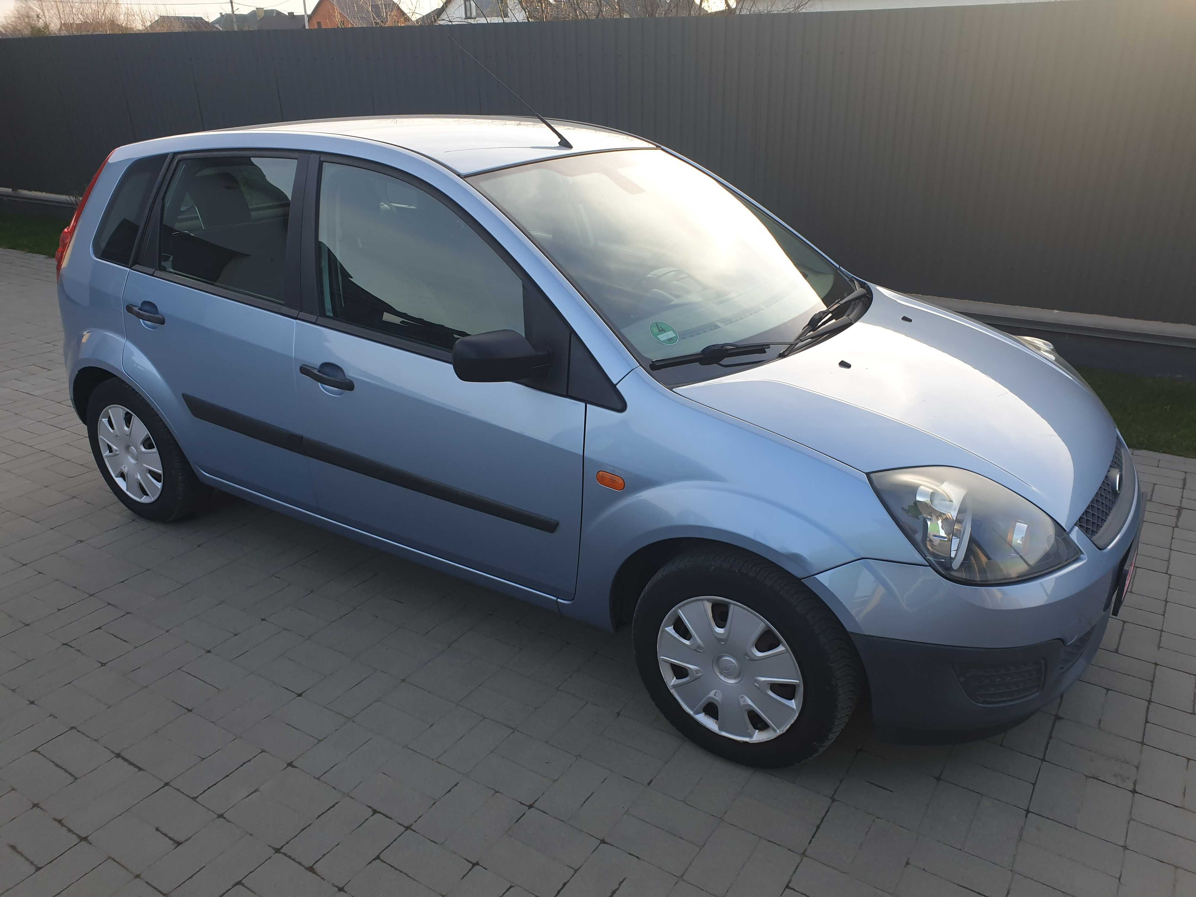 Автомобіль Ford Fiesta 2006рік 1,4 бензин.