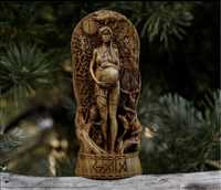 Статуетка з дерева - богиня Гайя.