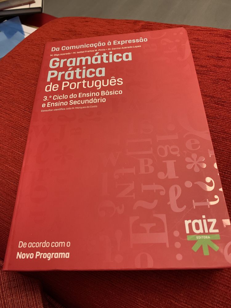 Vendo livro Gramatica Pratica de Português. Editora Raiz