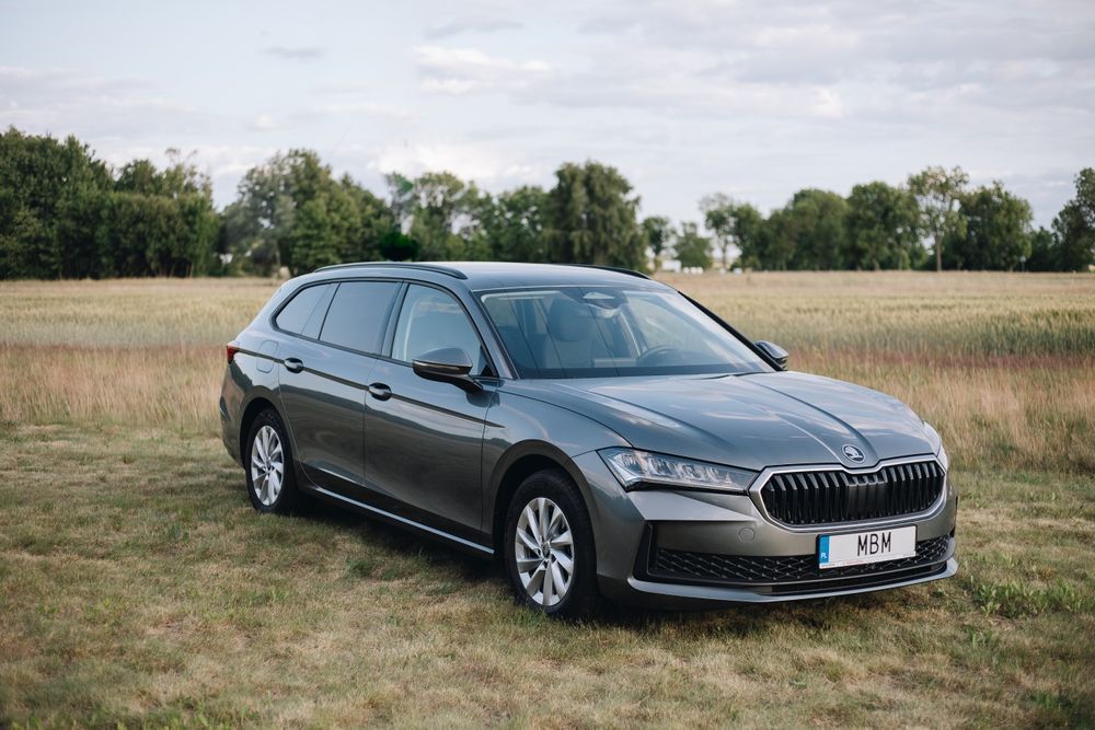 Skoda Superb Octavia wynajem wypożyczalnia samochodów MBM