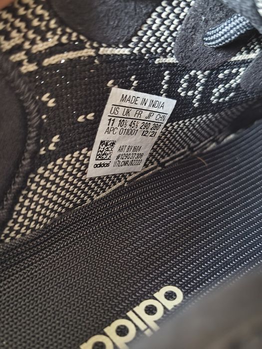 Adidas Yeezy Boost 350 V2 Core Black White 45 rozmiar