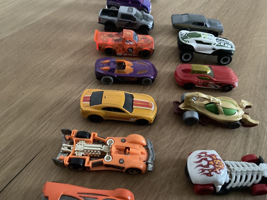 hot wheels машинки модель гелик