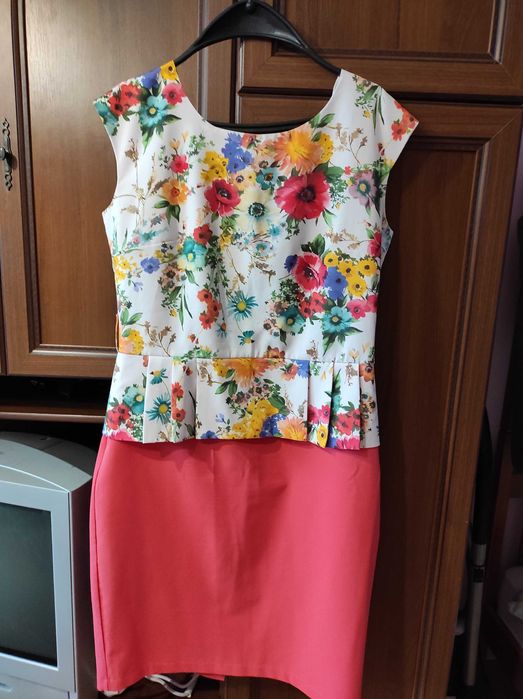 Одяг жіночий сукня.