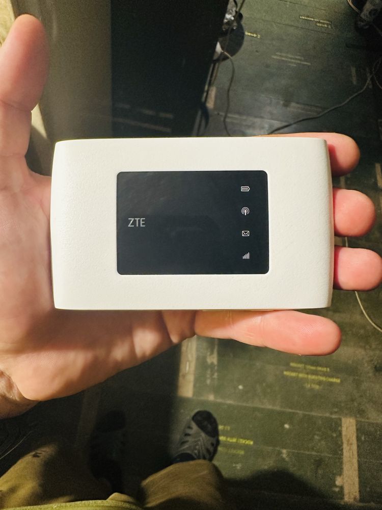 ZTE MF920U Мобільний роутер (роутер новий, має невеличку подряпину)