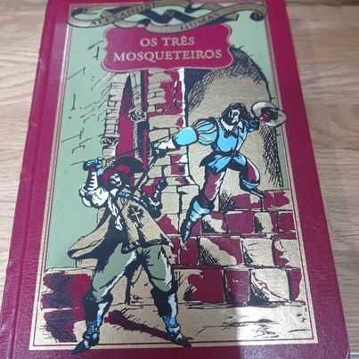 Vendo livro s três mosqueteiros capa dura