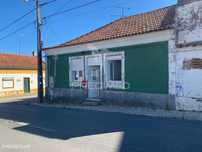 Moradia T2+1 com Quintal em recuperação total