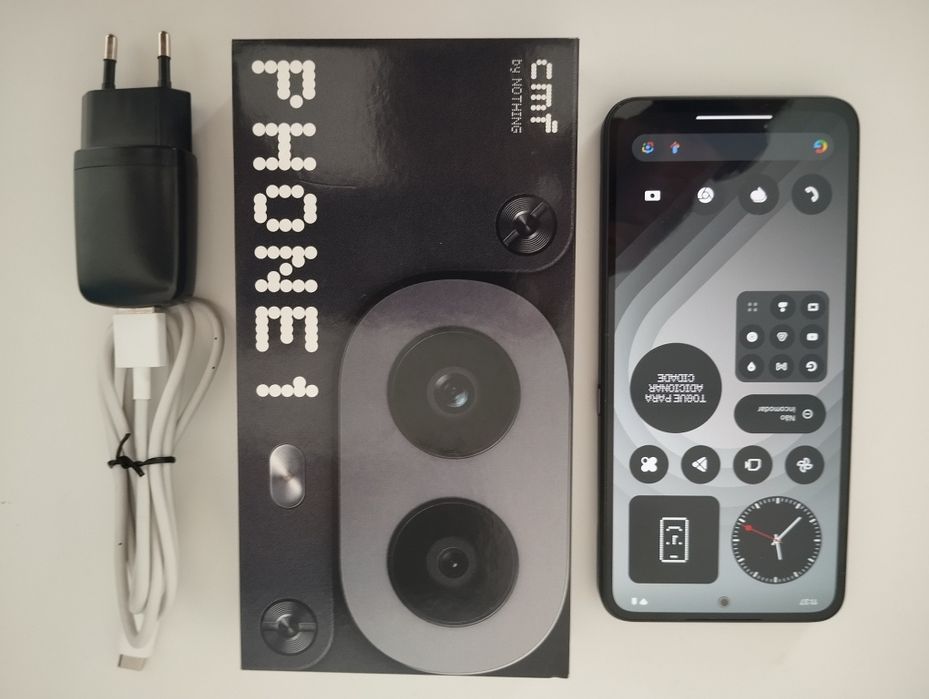 Nothing Phone 1 com 8gb ram 128gb