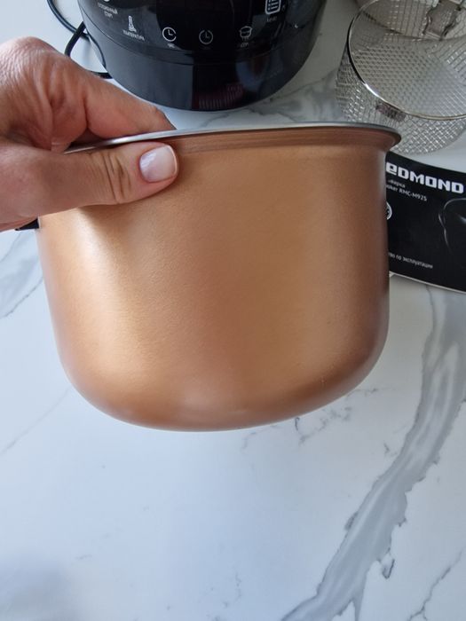 Продам рабочую мультиварку Redmond M92S