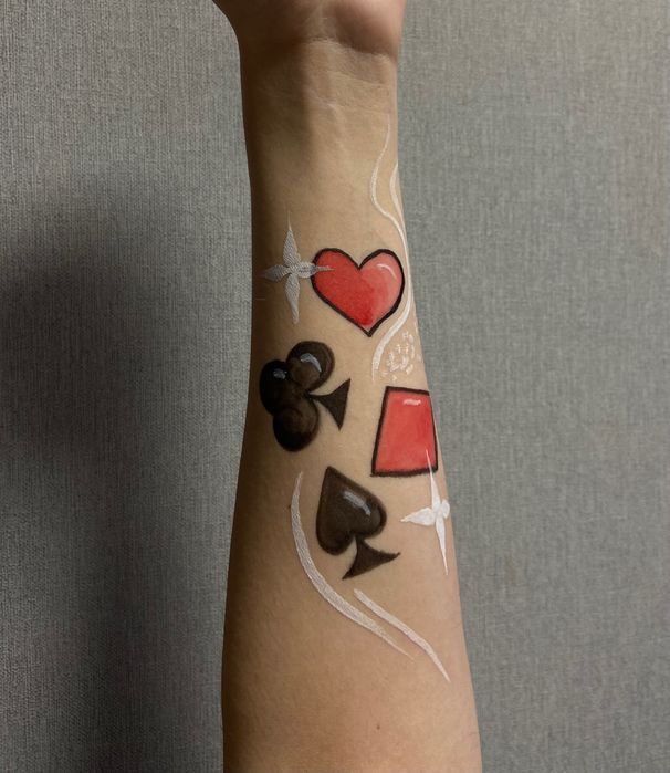 Майстер аквагриму, татуювань хною