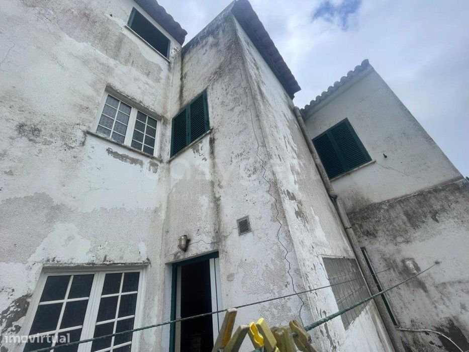 Moradia T3 geminada no centro de Praia da Vitória