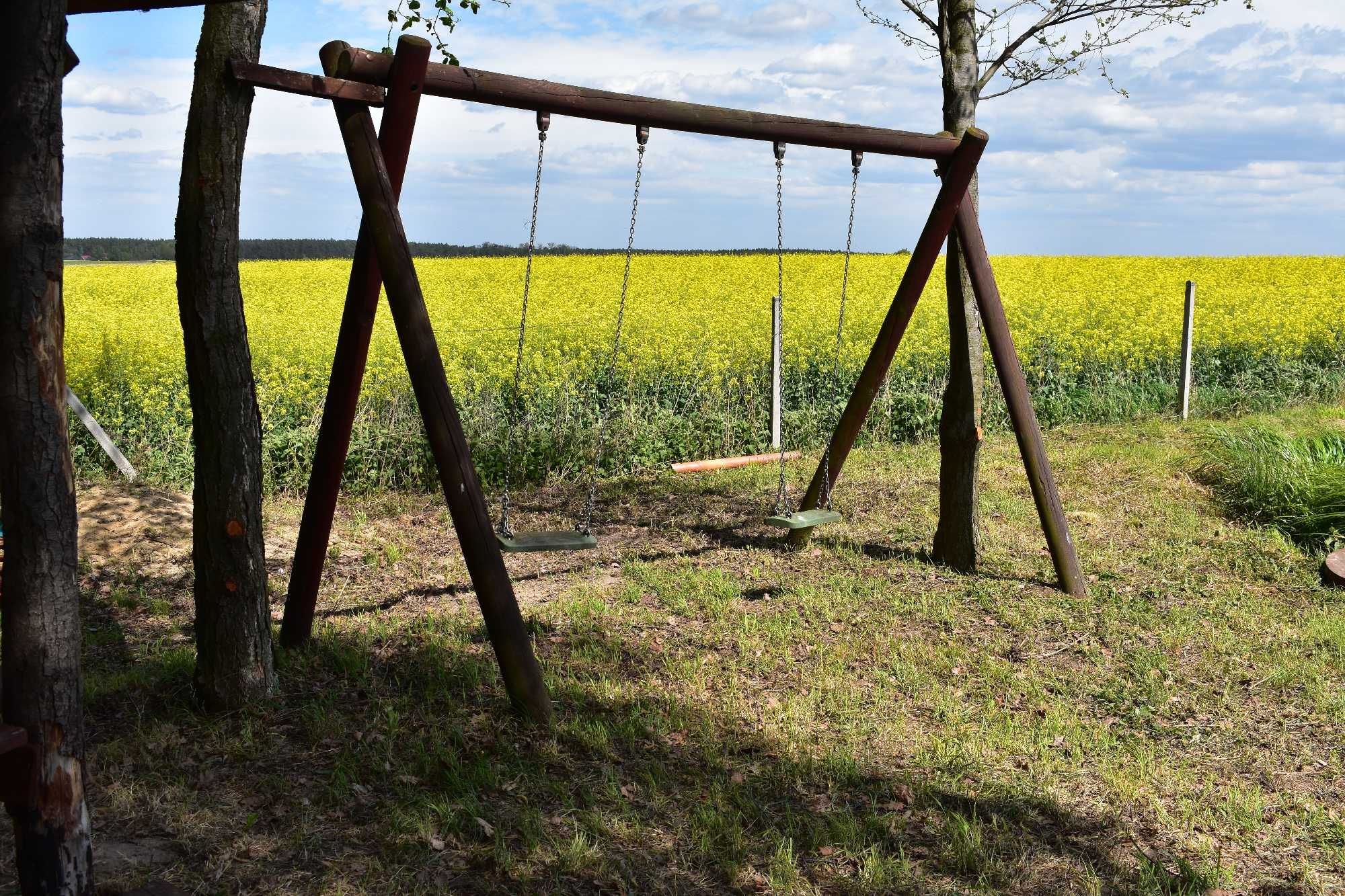 miejsce do wypoczynku nad stawem