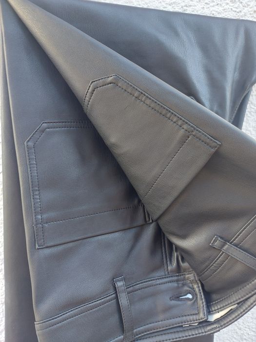 Czarne lateksowe spodnie dzwony Zara XS/34