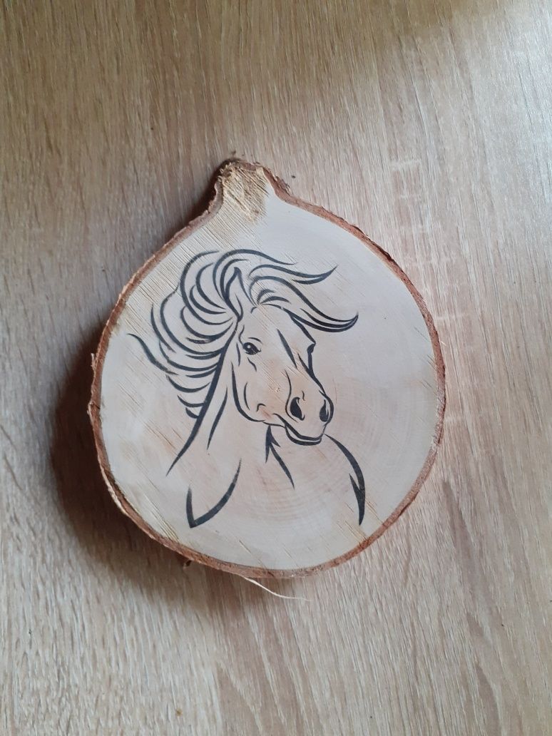 Koń. Dekoracja z drewna