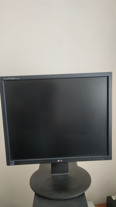 Монитор LG Flatron E1910S