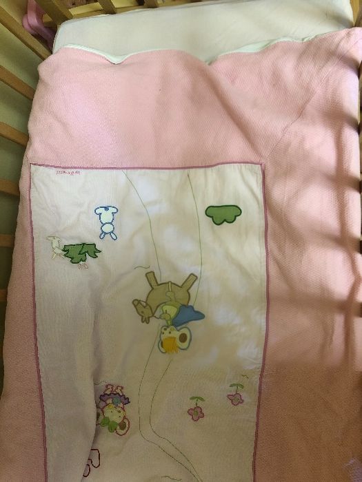 Комплект в детскую кровать матрас + комплект белья Ferreti