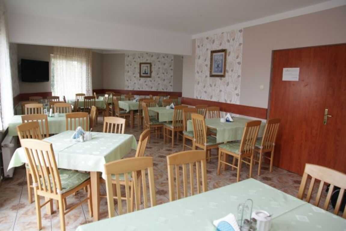 Pensjonat Piast Rewal. Noclegi ze śniadaniem blisko morza  i centrum.